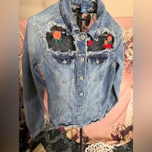 Embroidered Denim Jacket by Arizona Jean Co Size Medium